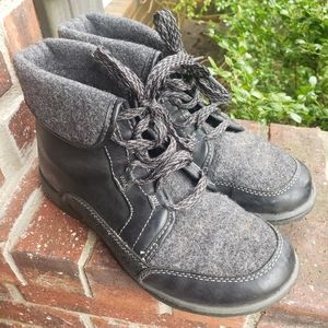 Chaco barberry bootie